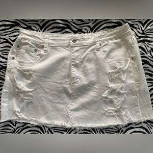 American Eagle Hi-Rise Festival Mini distressed raw hem white mini skirt Y2K